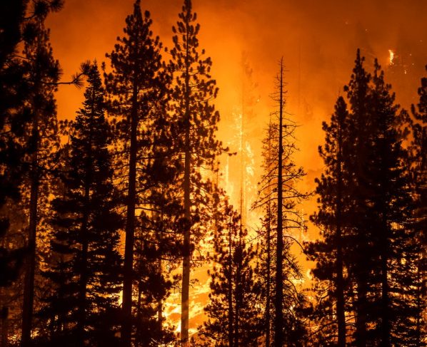Growing Caldor Fire threatens Nevada border, looms near Lake Tahoe as evacuees seek shelter