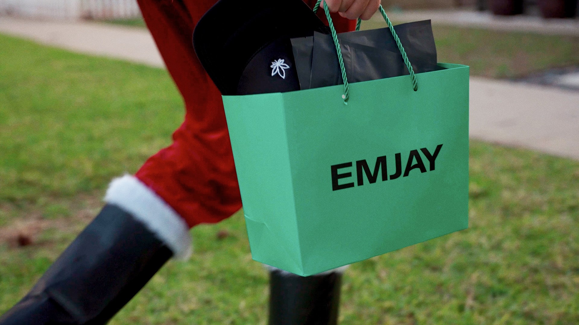 Santa Claus to Deliver Weed, Courtesy of Emjay