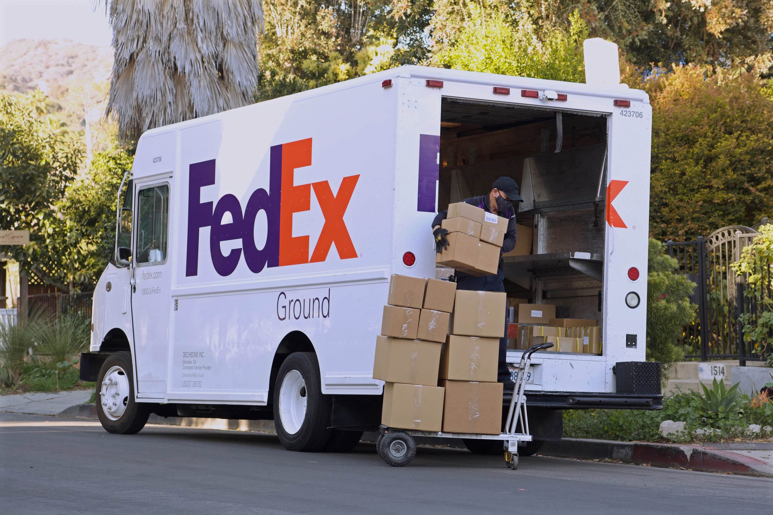 Dozens Arrested in Weed Distribution Ring with Orders via FedEx, UPS