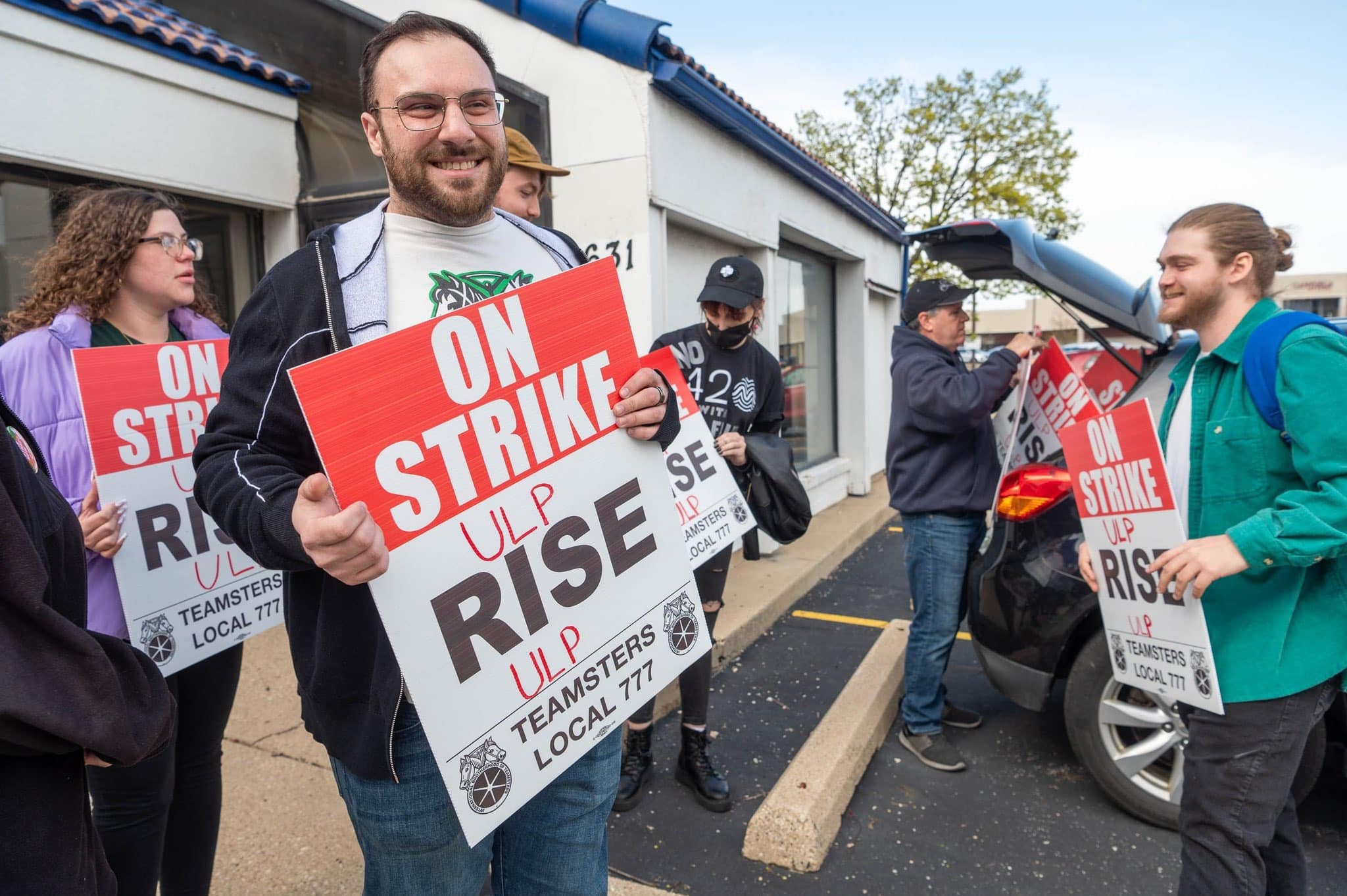 Illinois Dispensary Workers Strike When It Hurts the Most
