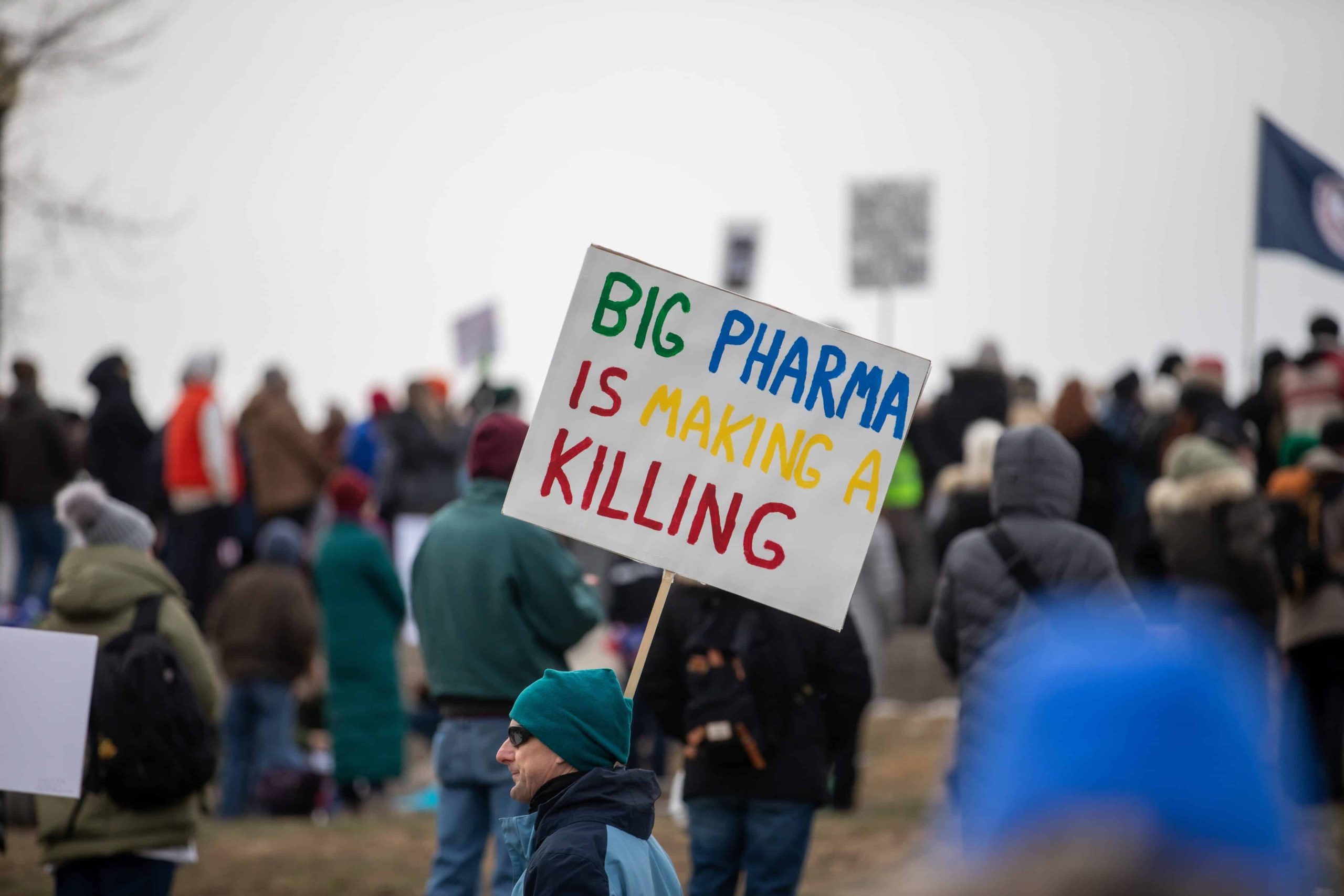 Senators Back Bill to Tackle Big Pharma’s Rocketing Prescription Drug Prices